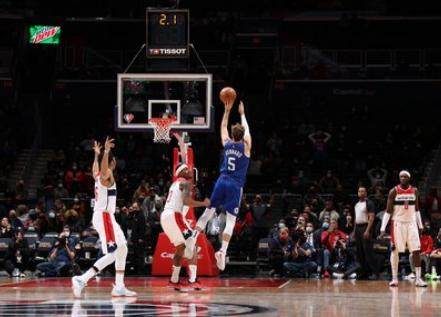 AG体育官方-肯纳德带队完成35分翻盘 快艇成25年最强逆转之王