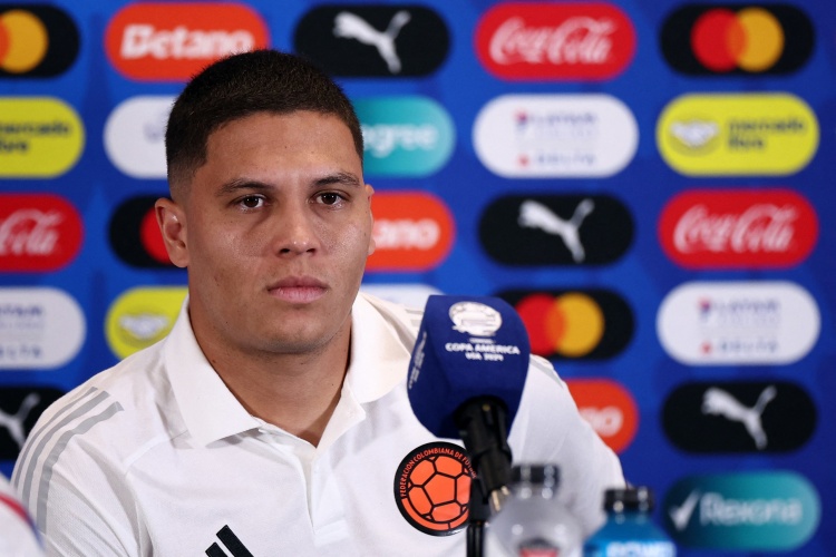 AG体育官方-金特罗：我见过梅西踢球，但17岁时的登贝莱表现依然让我难以置信